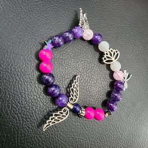 Women Bracelet made with high quality materials.